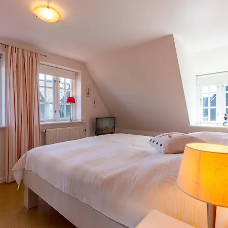 Holiday home Haus Alkersum